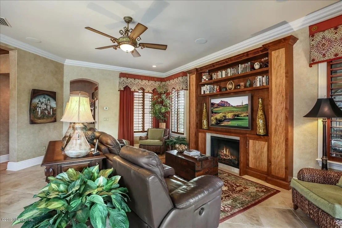 Photo of 1180 REGISTRY Boulevard