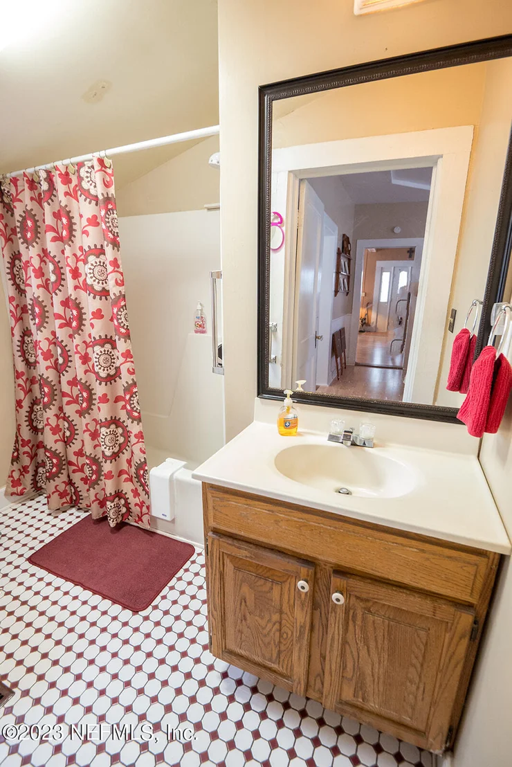 Photo of 404 N CHERRY Street
