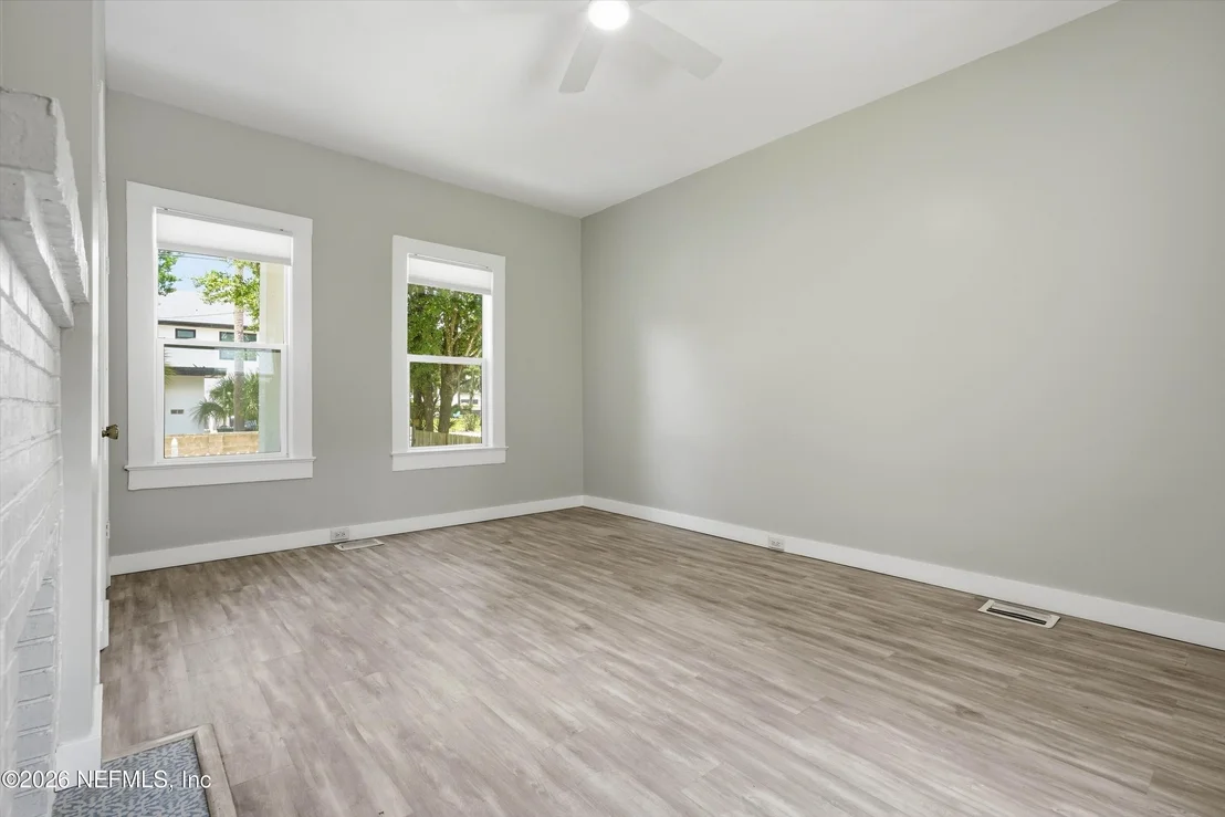 Photo of 348 CHARLOTTE Street