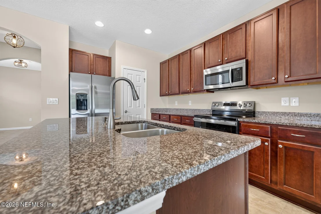 Photo of 84 MONROE Avenue