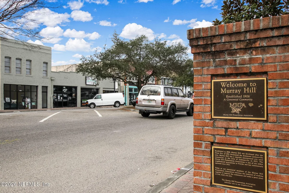 Photo of 4642 CRESCENT Street