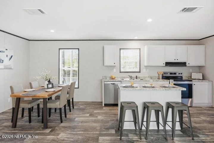 Photo of 5890 OAKLEAF Road