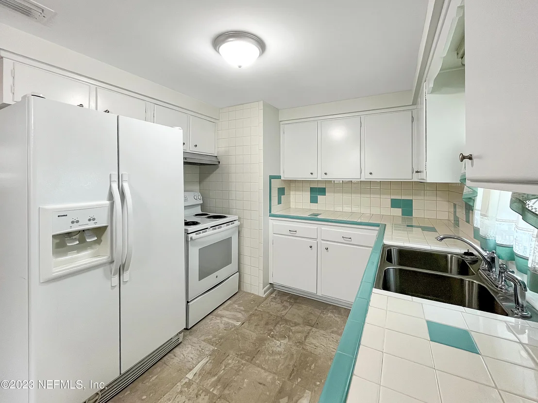 Photo of 451 CLERMONT Drive W