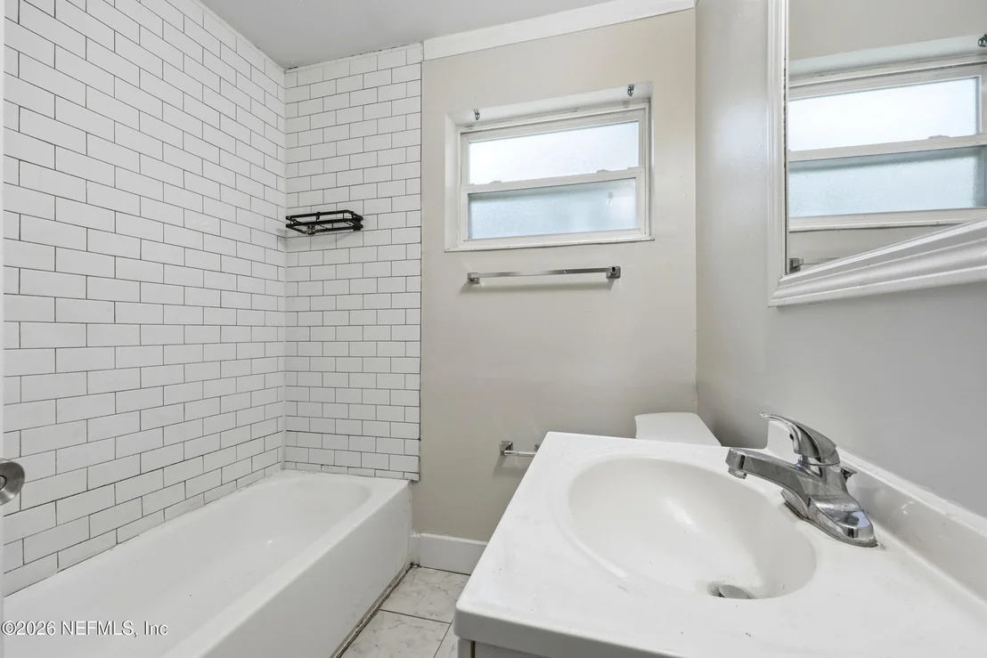 Photo of 2151 MAPLE LEAF Drive E