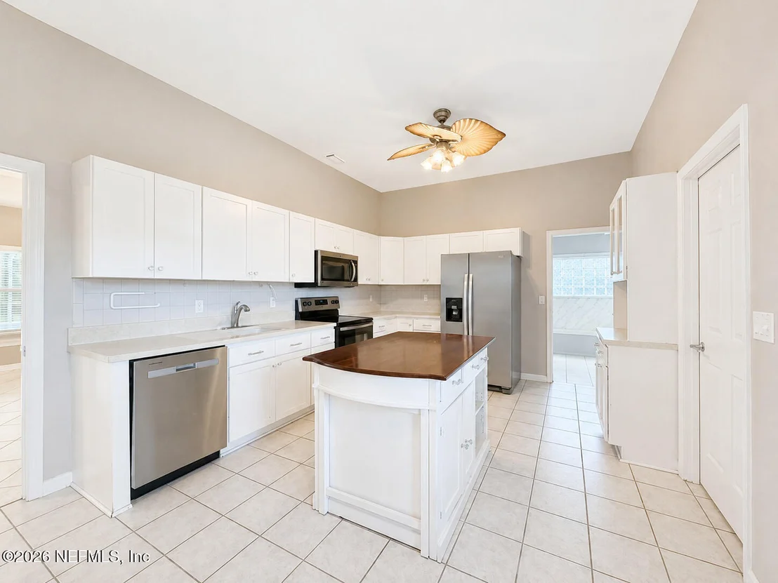 Photo of 3345 KINGS Road S