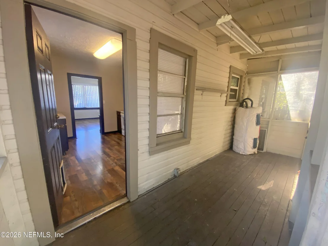 Photo of 401 N CHERRY Street