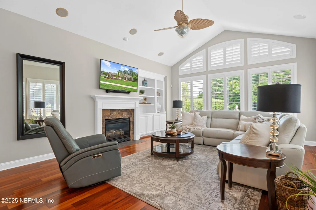 Photo of 389 SUMMERSET Drive