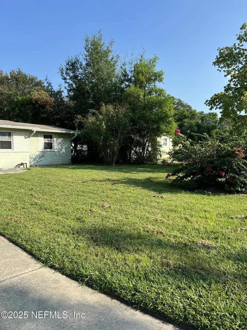 Photo of 205 SPRING FOREST Avenue