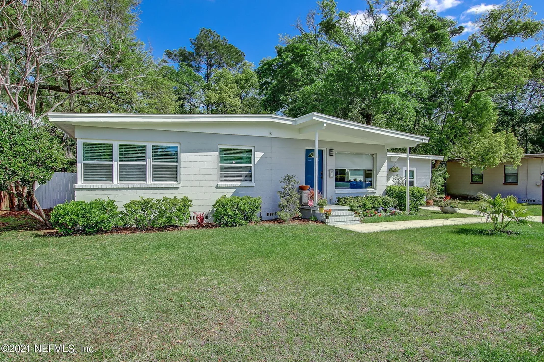 Photo of 2477 COMMUNITY Road