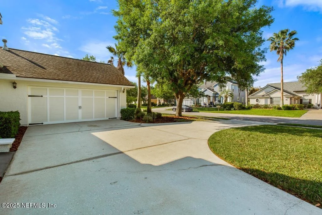 Photo of 902 EAGLE POINT Drive