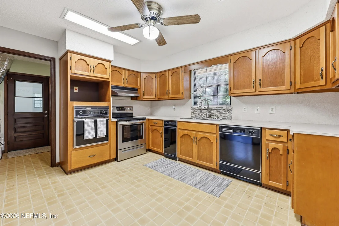 Photo of 1733 HEREFORD Road