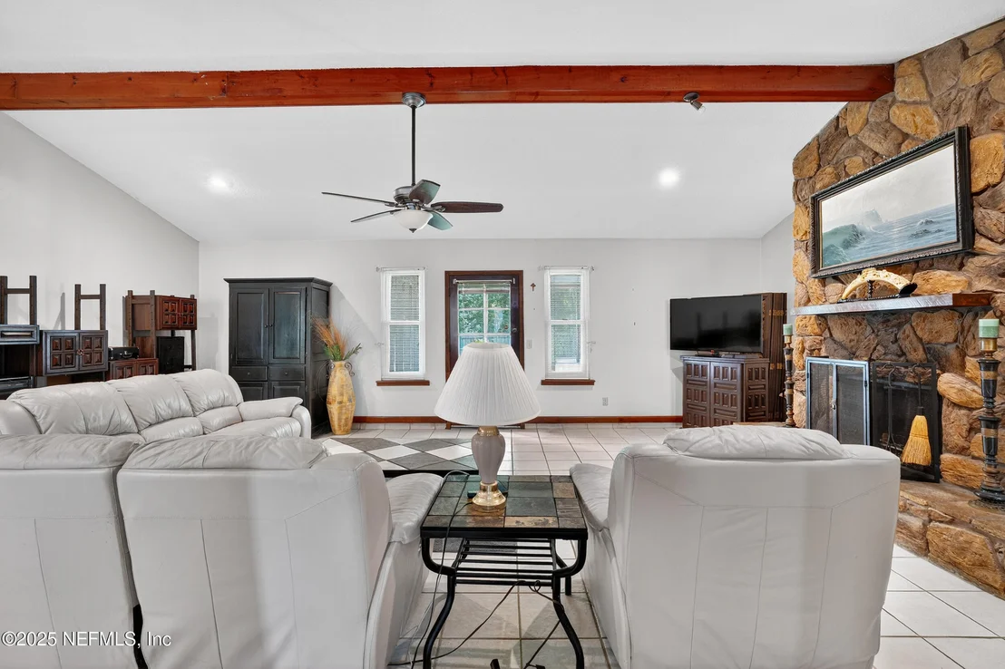 Photo of 530 HICKORY Drive
