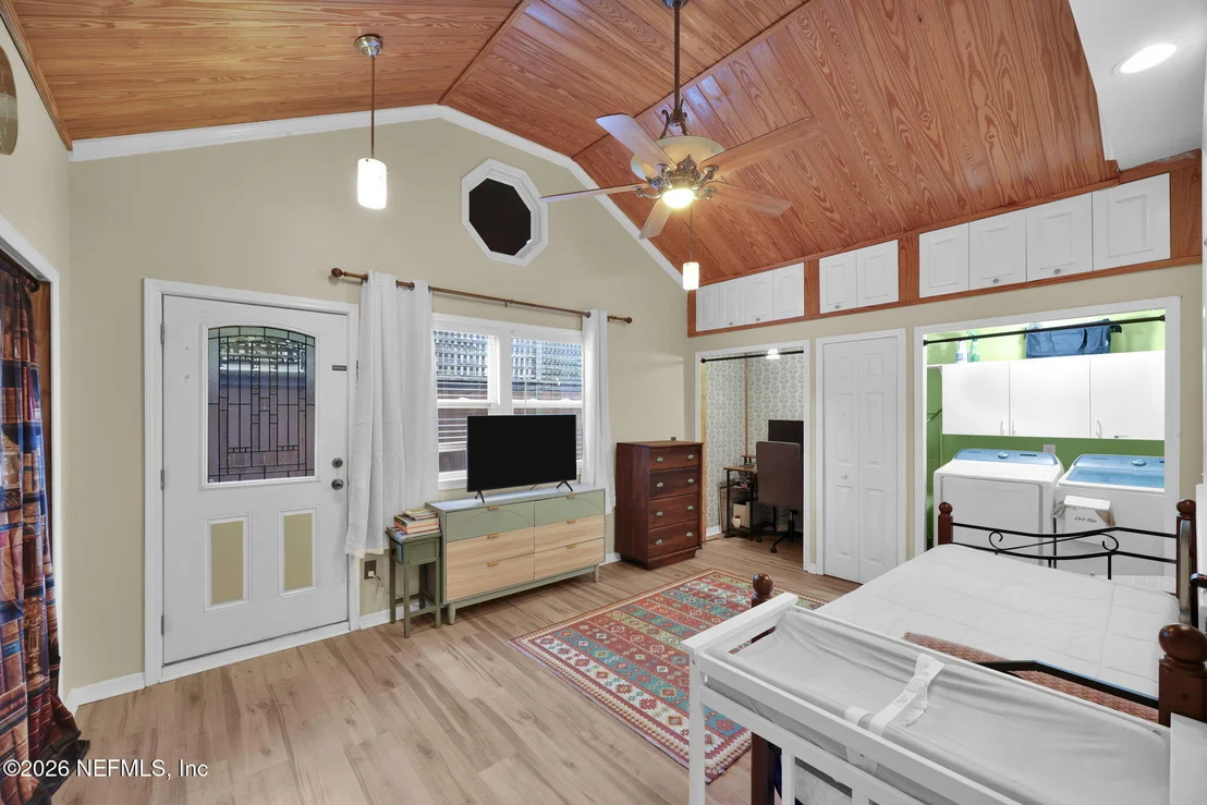 Photo of 1521 CHARON Road