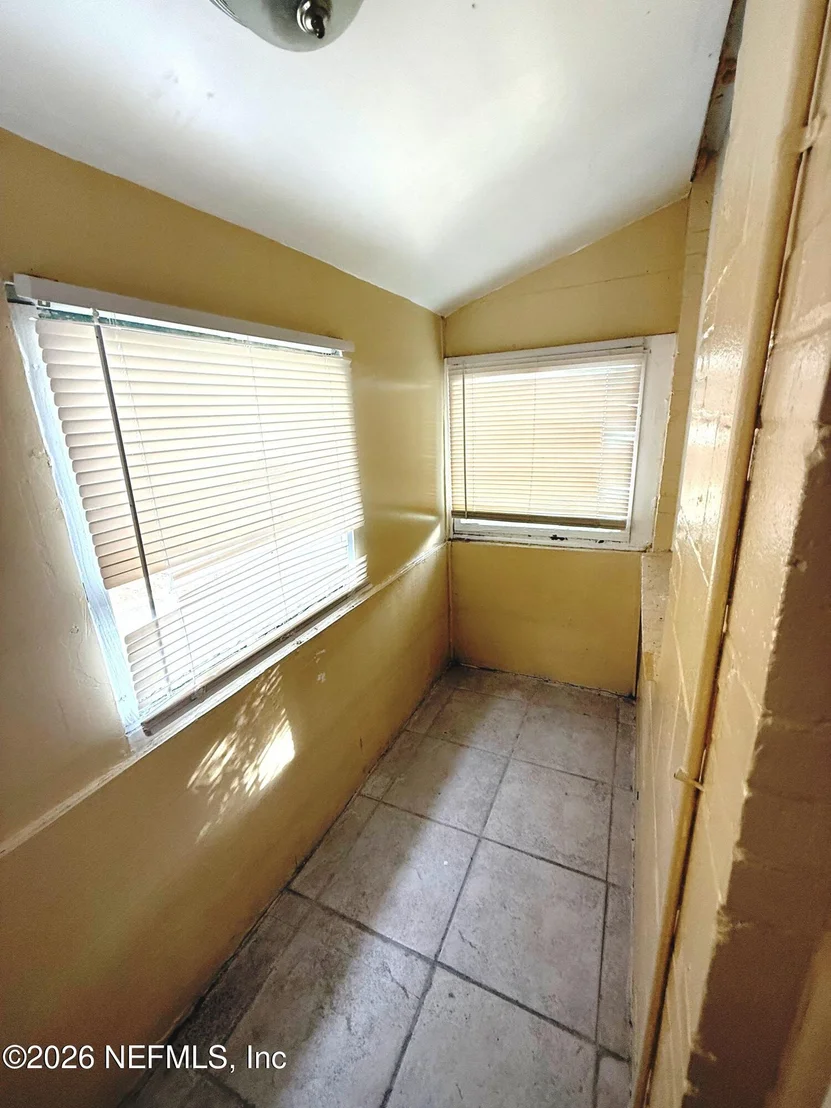 Photo of 2036 MONCRIEF Road