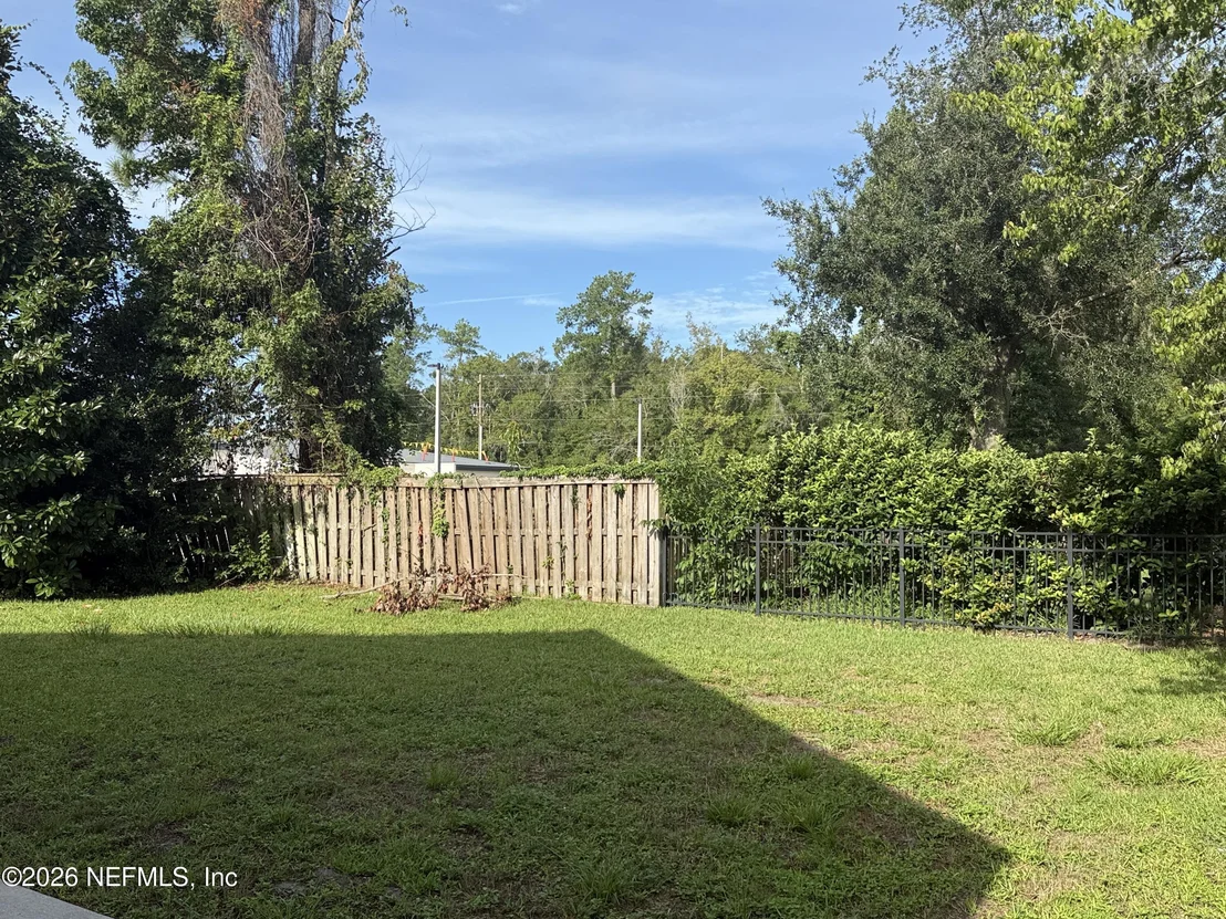 Photo of 1884 LAKE FOREST Lane