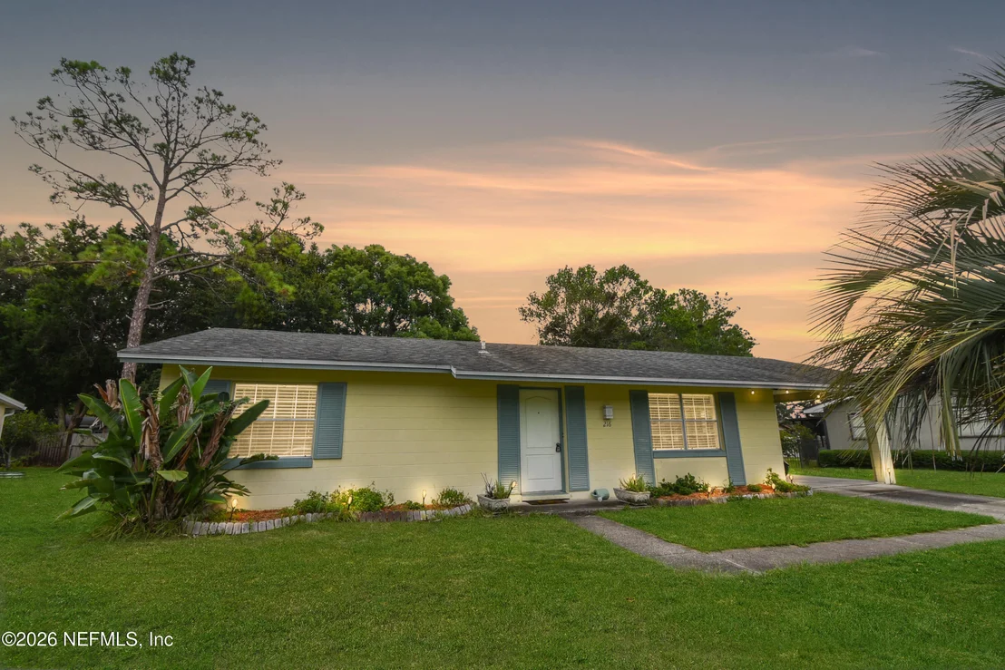 Photo of 216 ESTANCIA Street