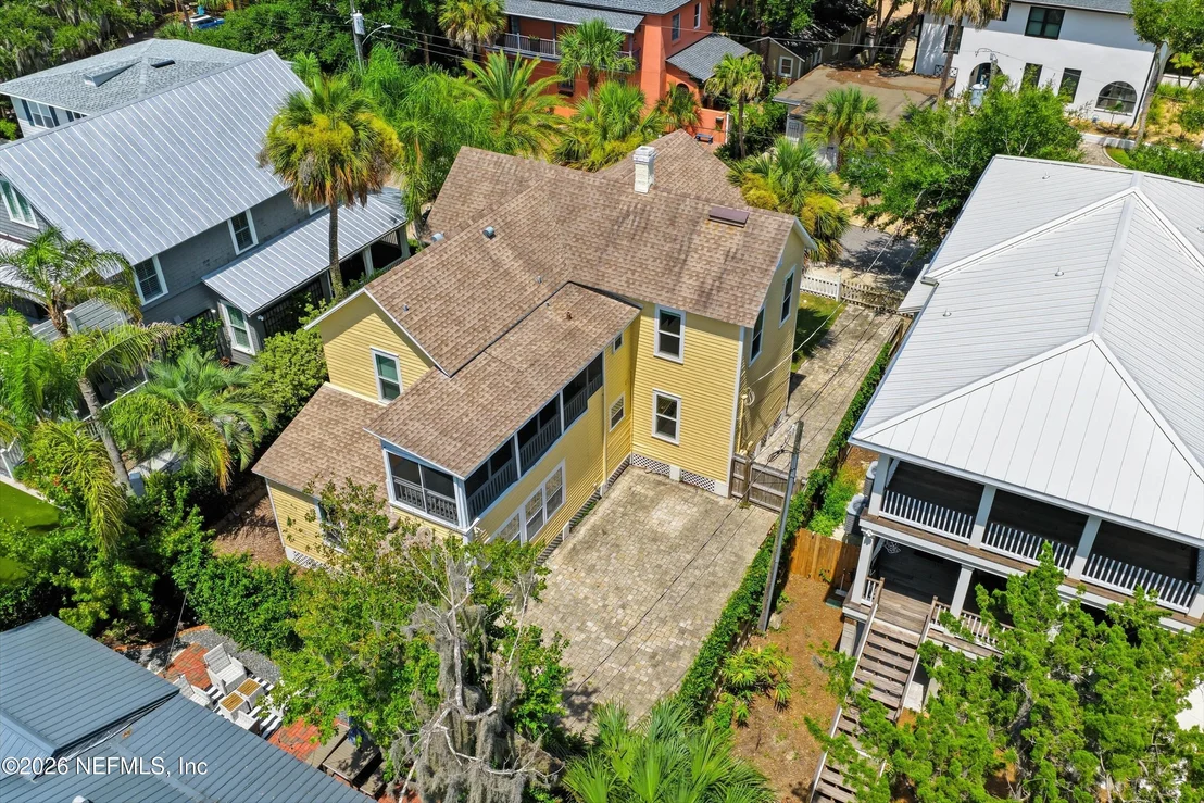 Photo of 348 CHARLOTTE Street