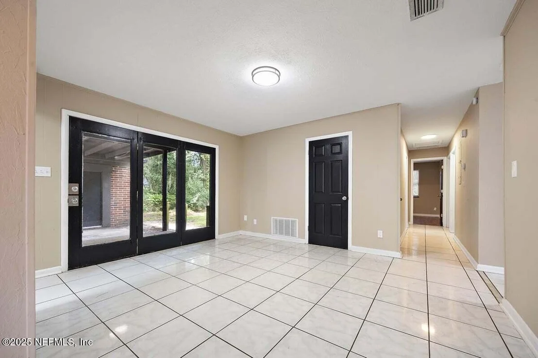 Photo of 252 SPRING FOREST Avenue