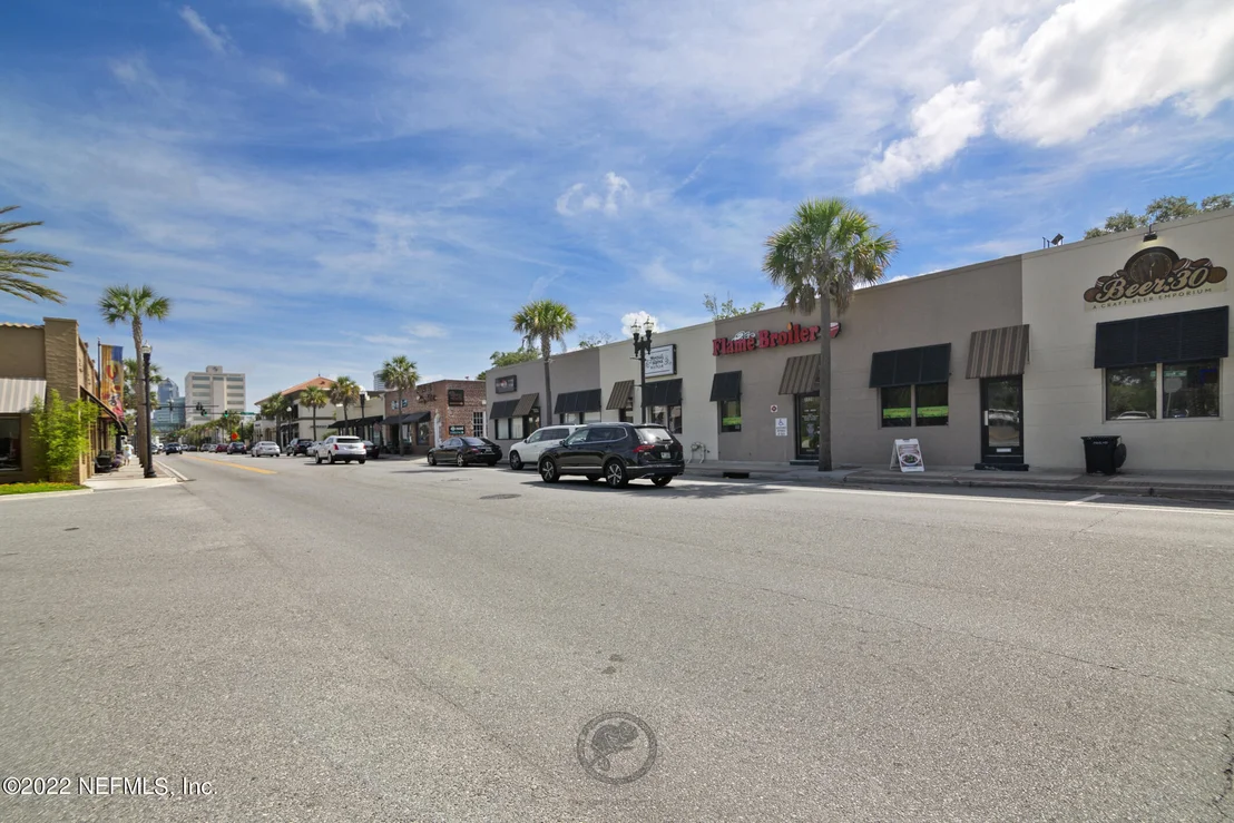Photo of 927 ARBOR Lane