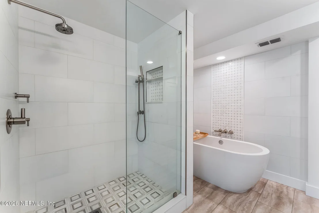 Photo of 1242 BEACH Avenue
