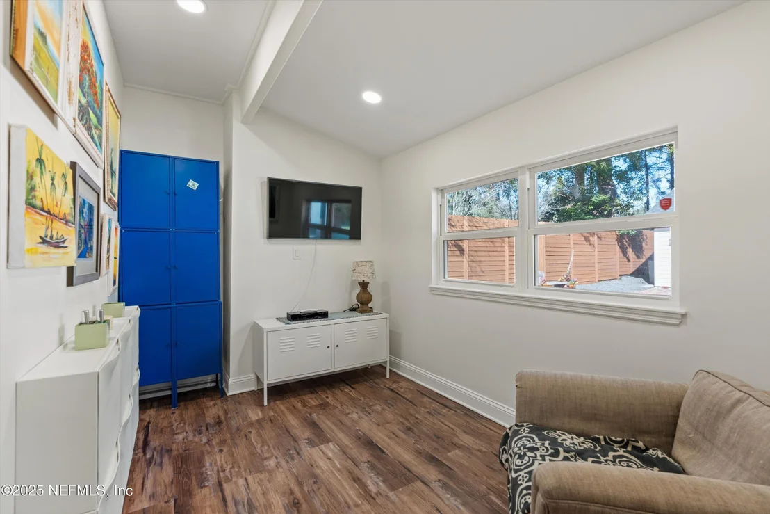 Photo of 2525 LAUREL Road