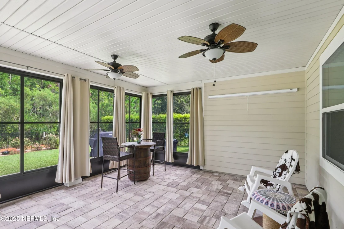 Photo of 261 PALISADE Drive