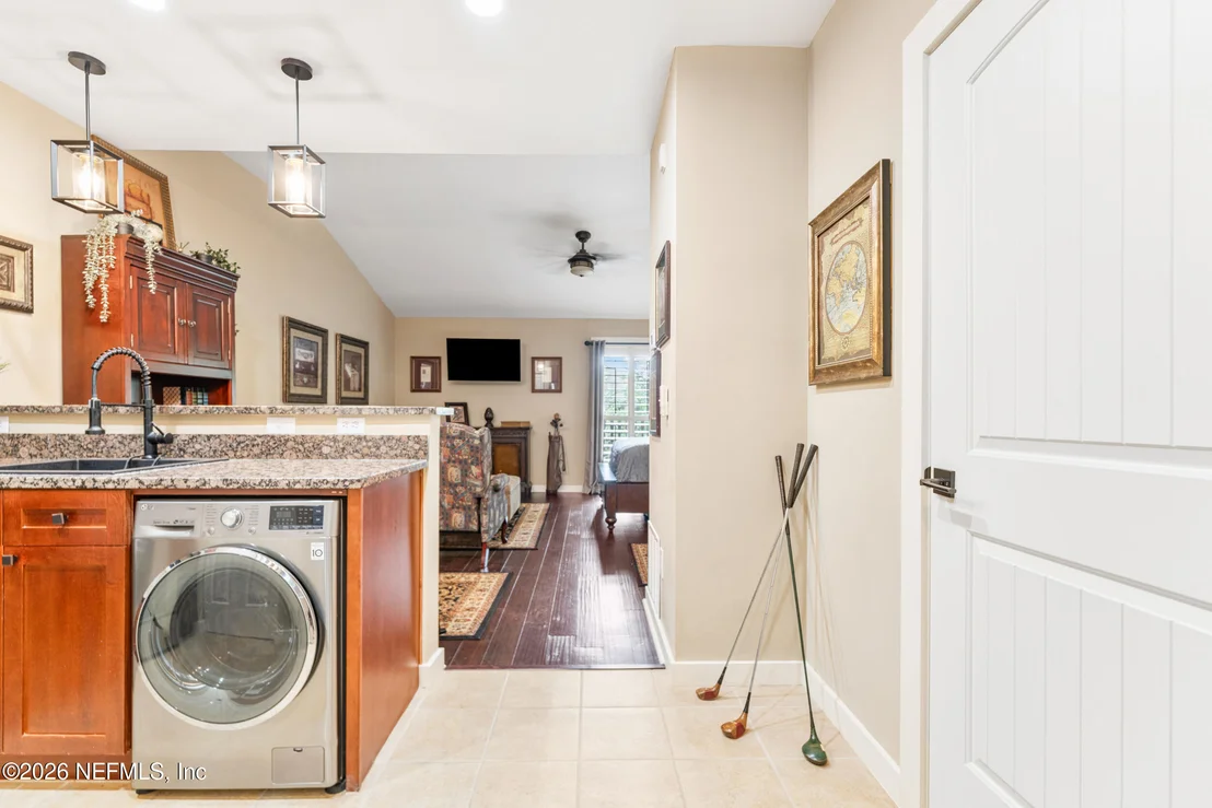 Photo of Unit 302 at 955 REGISTRY Boulevard