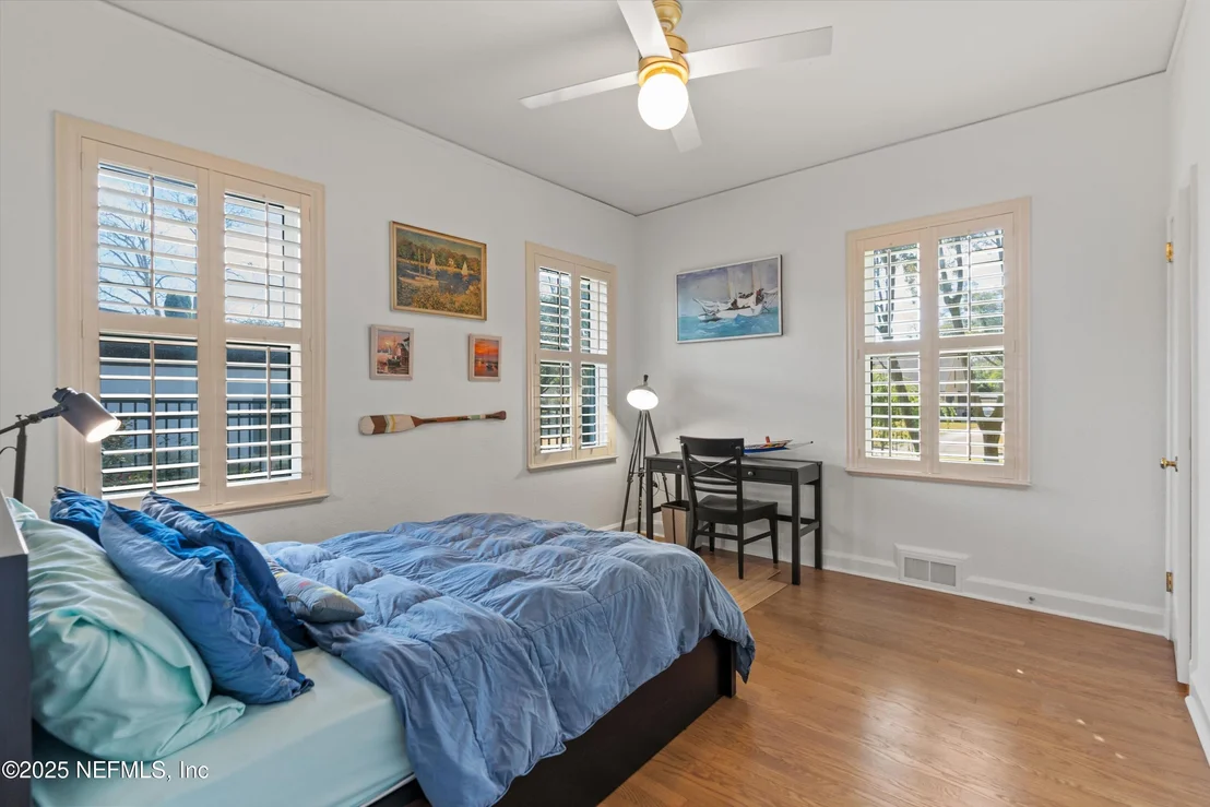 Photo of 2525 LAUREL Road