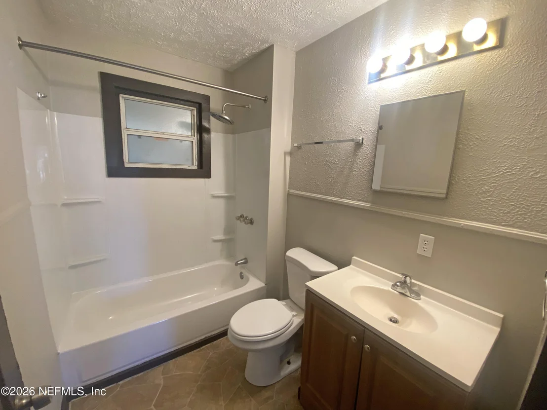 Photo of 401 N CHERRY Street