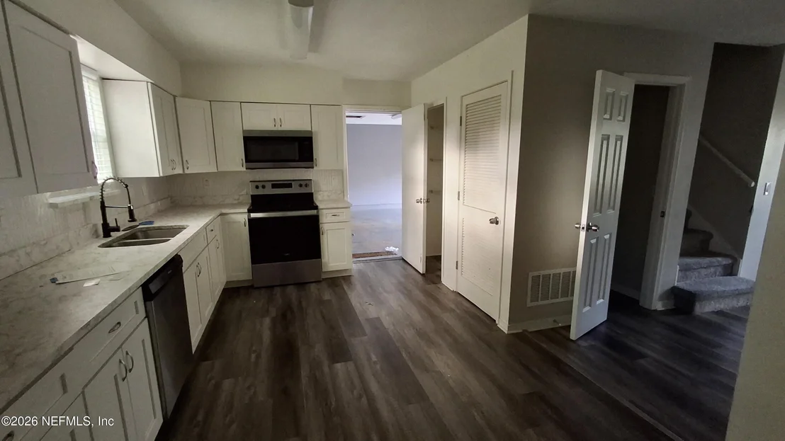 Photo of 1809 FARM WAY Way