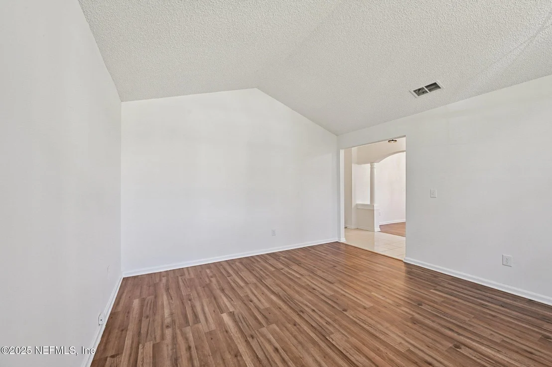 Photo of 208 HONEYSUCKLE Way