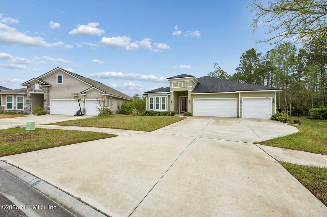Photo of 692 SYCAMORE Way