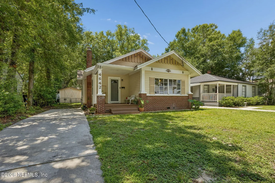 Photo of 4642 CRESCENT Street