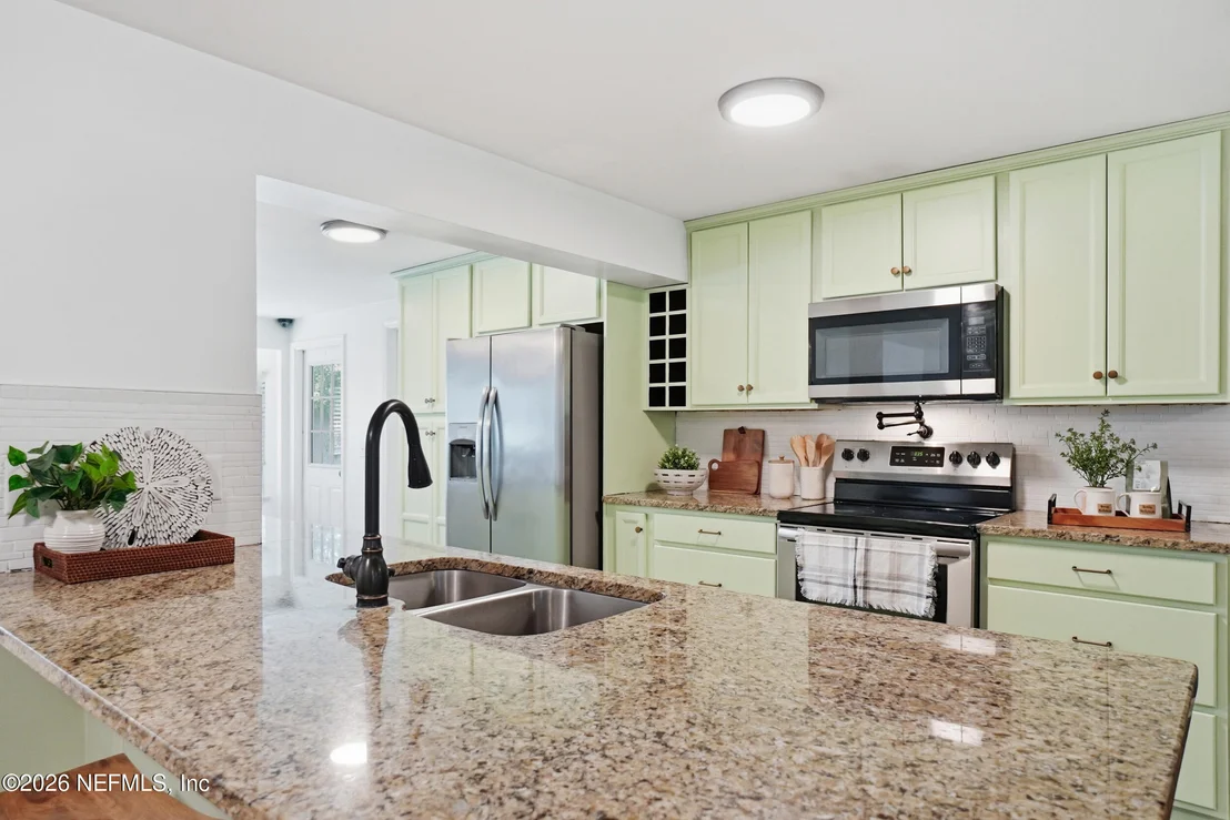 Photo of 466 MAKO Drive