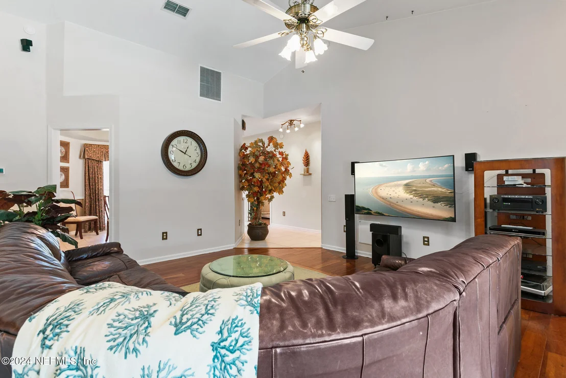 Photo of 800 LAPOMA Way