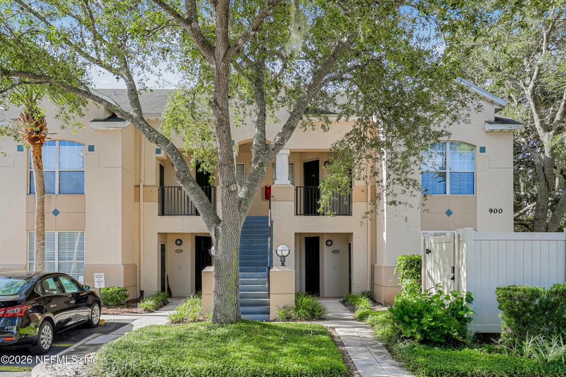 Photo of 910 PINE VALLEY Place