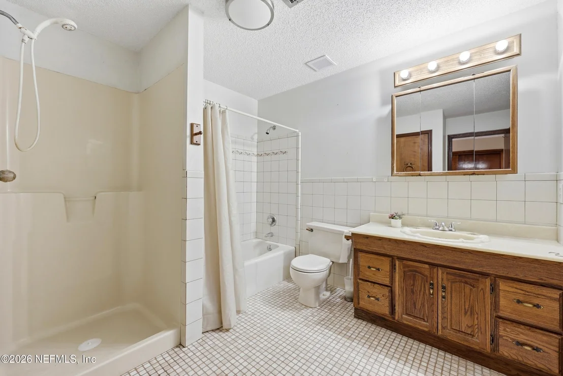 Photo of 1733 HEREFORD Road