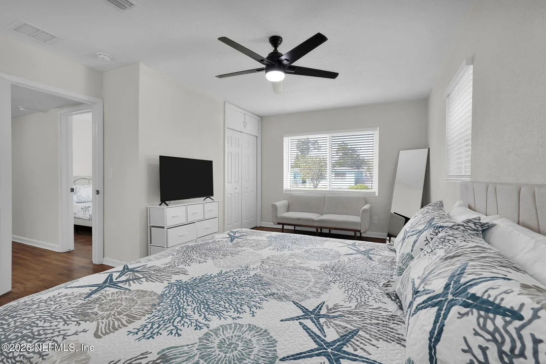 Photo of 101 CARVER Street W