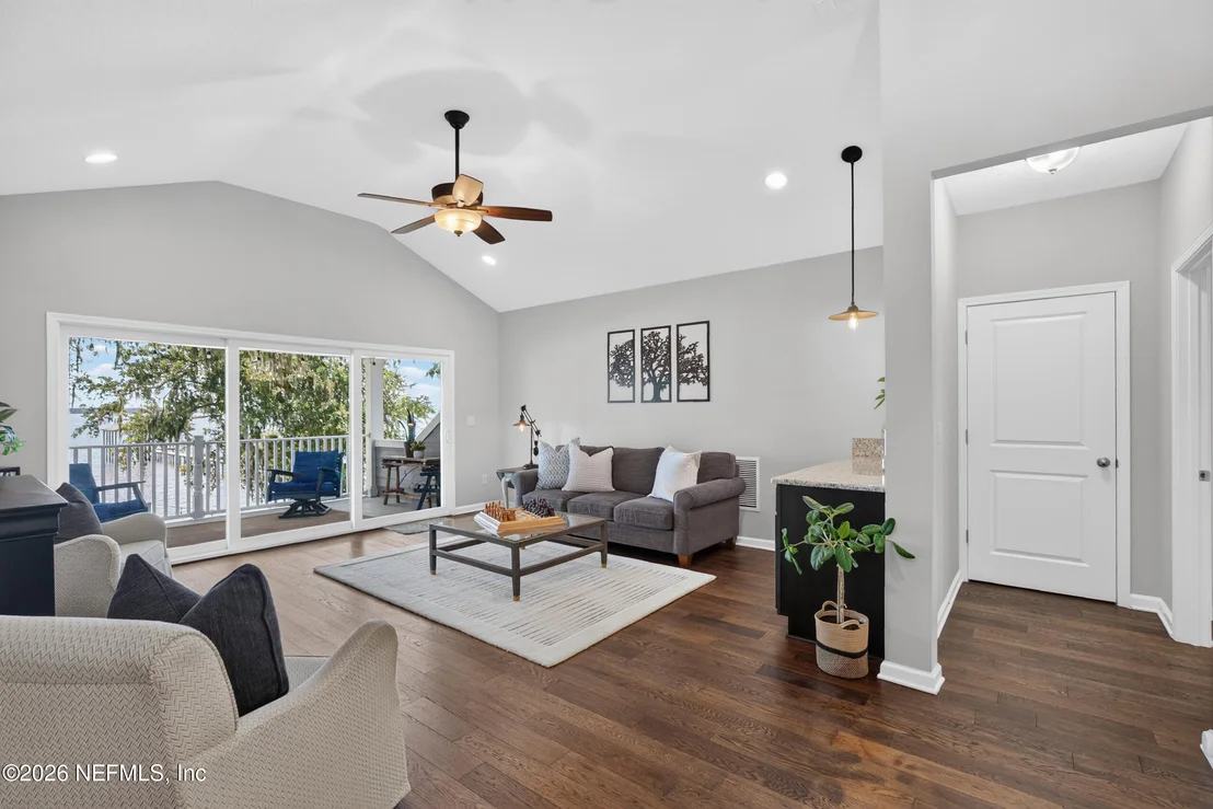 Photo of 239 RIVER Road