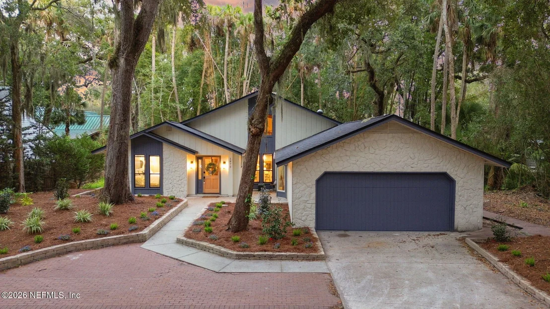 Photo of 1875 LIVE OAK Lane