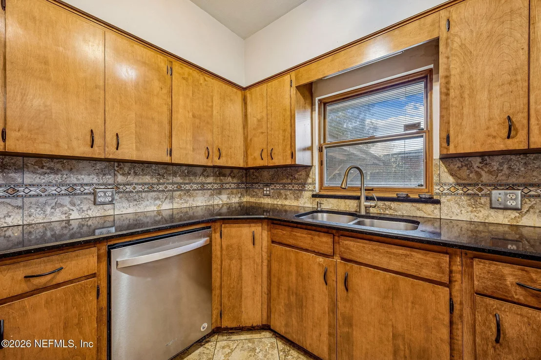 Photo of 4768 QUEEN Lane