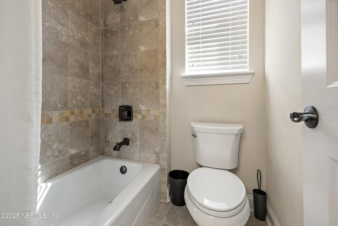Photo of 2844 OAKGROVE Avenue