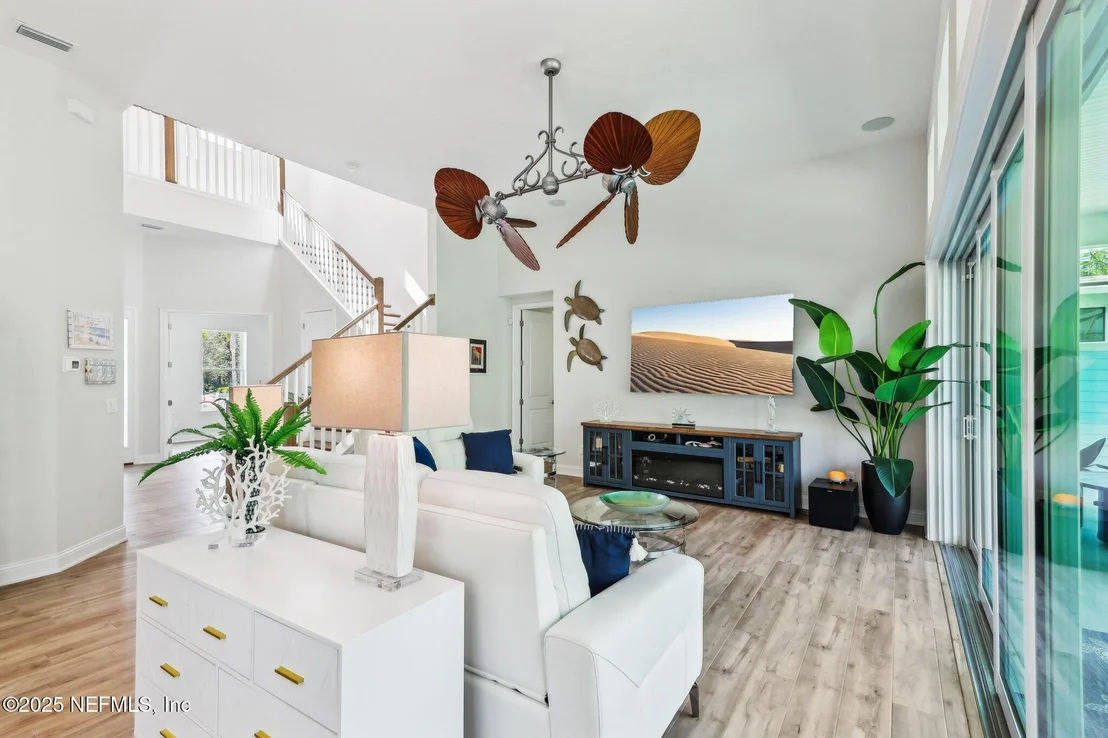 Photo of 716 PALM CREST Drive