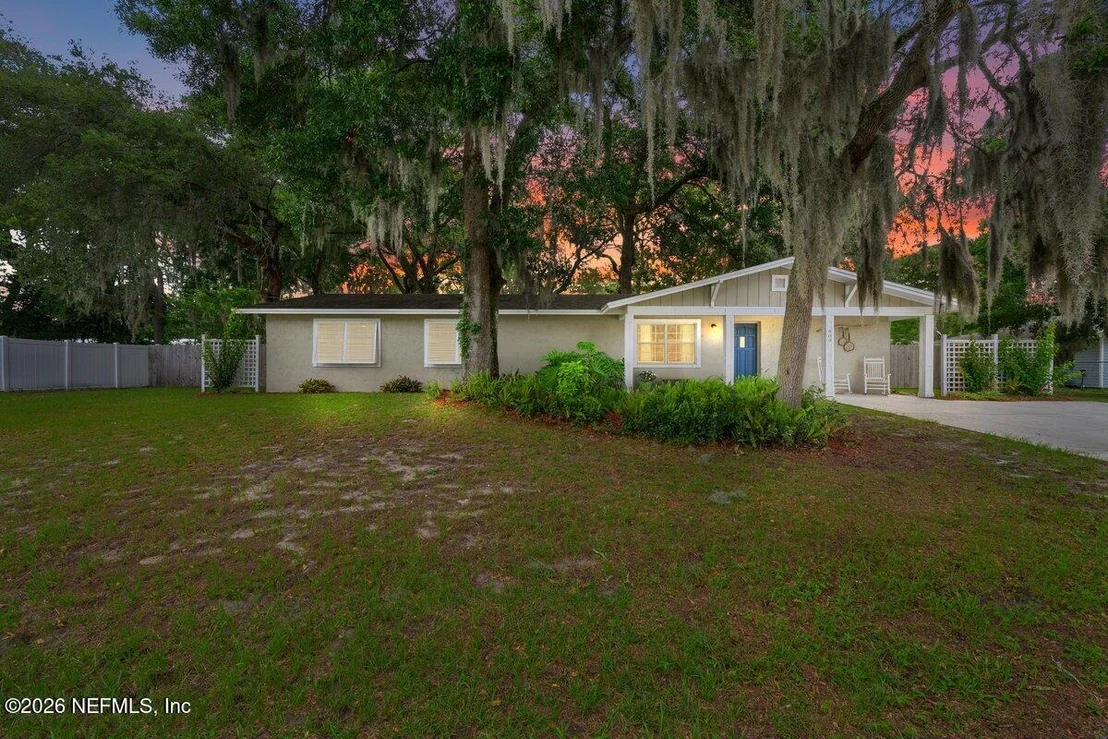Photo of 409 LOBELIA Road