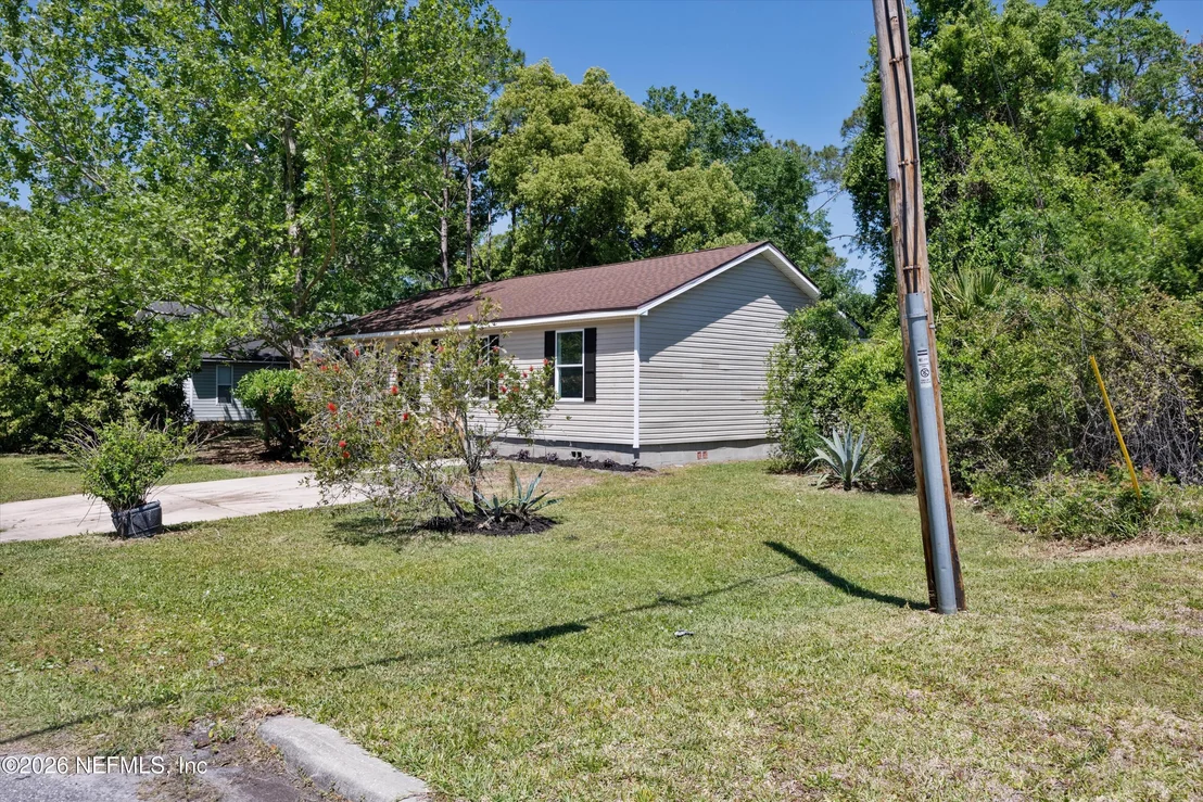Photo of 900 HELEN Street