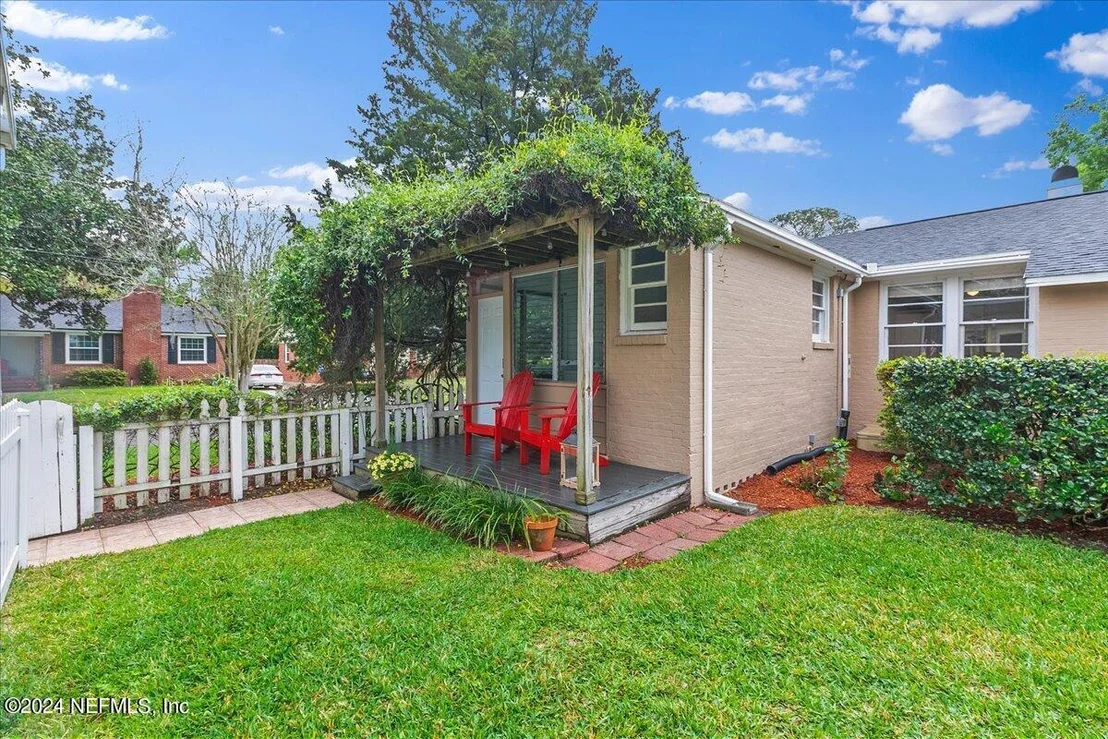 Photo of 1639 AVOCA Place