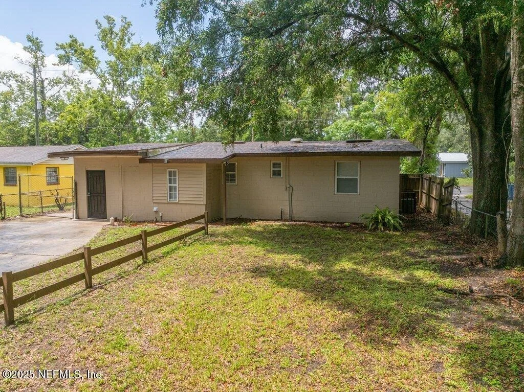 Photo of 2864 LEONID Road