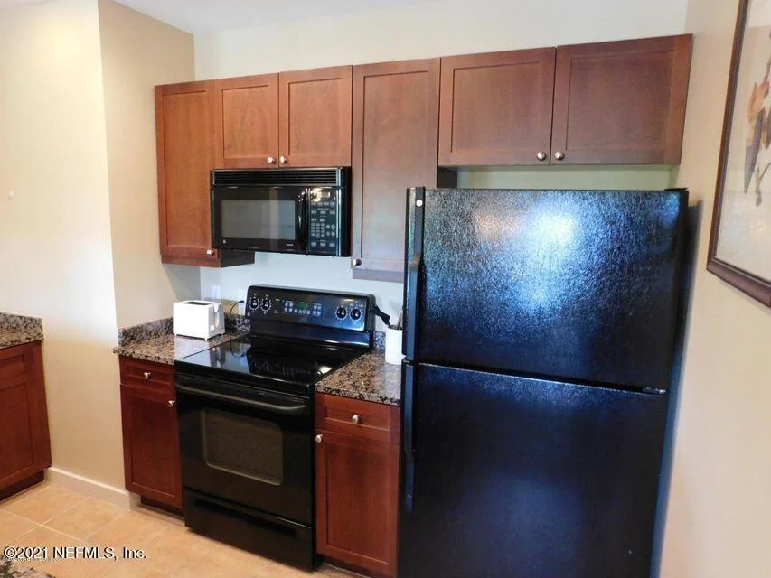 Photo of Unit 302 at 945 REGISTRY Boulevard