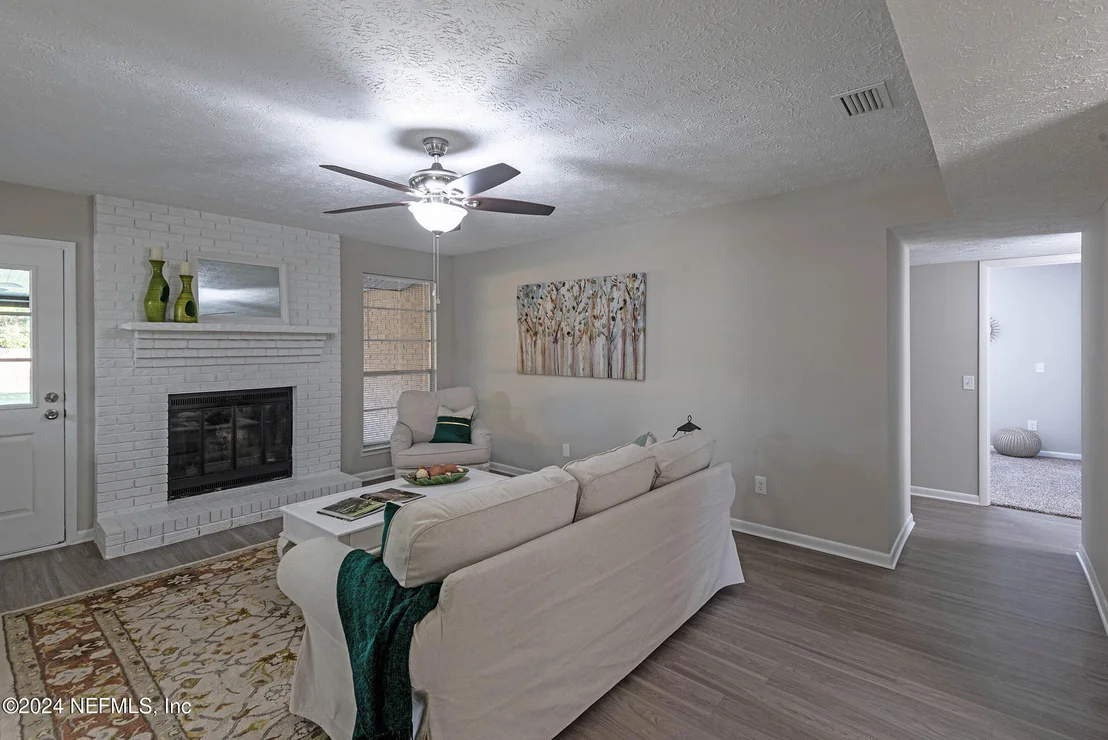 Photo of 7995 SARCEE Trail