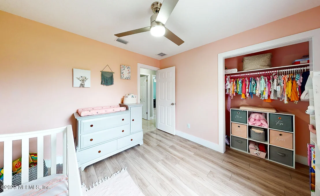 Photo of 1096 MEADOW Drive